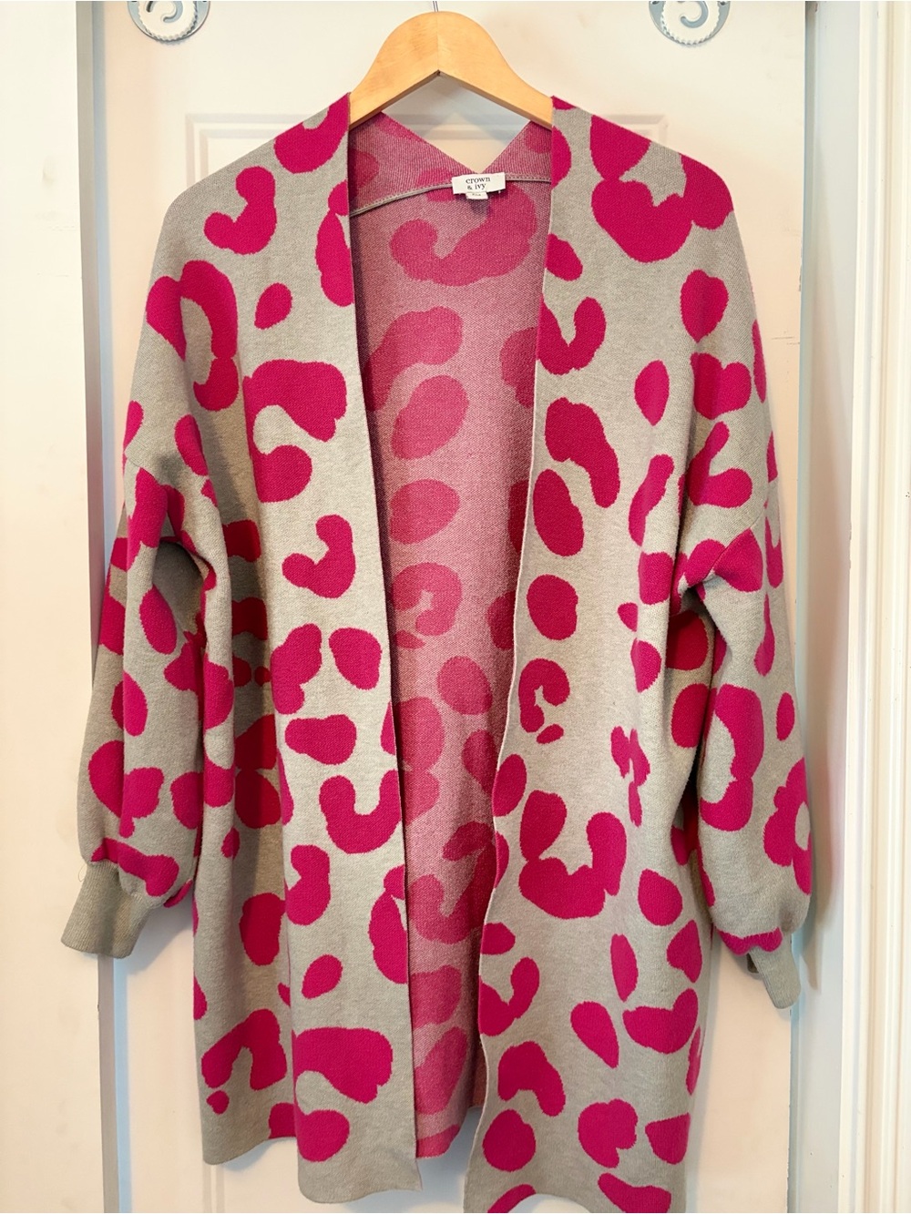 crown & ivy Open-Front Cardigan in Hot Pink and Light Gray Leopard